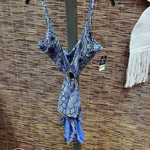 Womens Printed Cut-Out One-Piece Swimsuit Size L - Picture 2 of 3